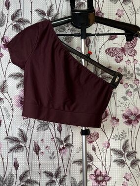 Victoria Sport One Shoulder Crop Top Burgundy S Athletic Gym Activewear